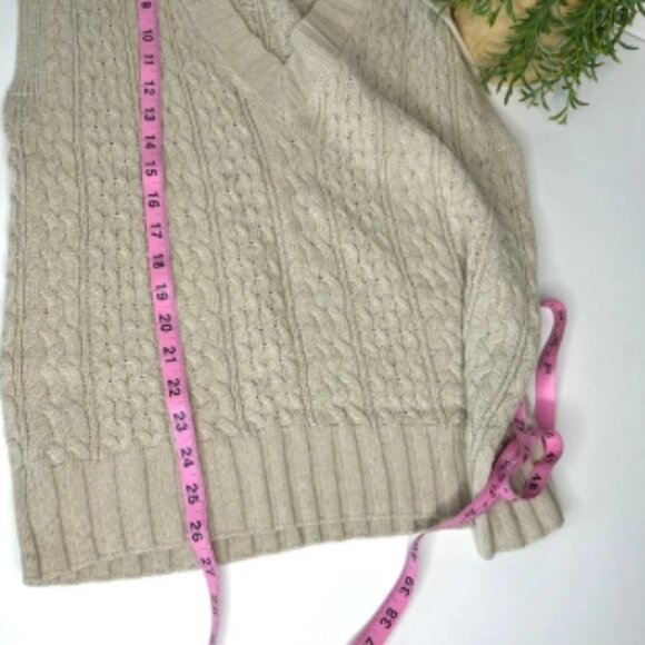 Evereve Sweater Vest Cable Knit V Neck Sleeveless Cream Beige Neutral Large NWOT - Picture 6 of 7